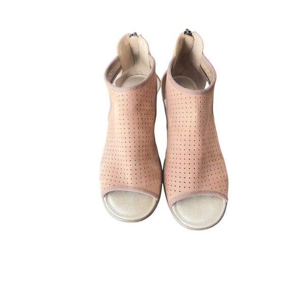 Skechers Tan Sandals with Modern Design size 7 - Picture 9 of 12